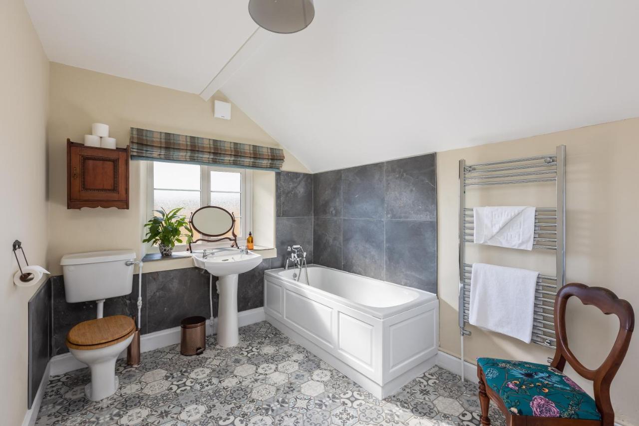 Luxury Farmhouse With Stunning Views And Hot Tub Ebberston Exterior foto
